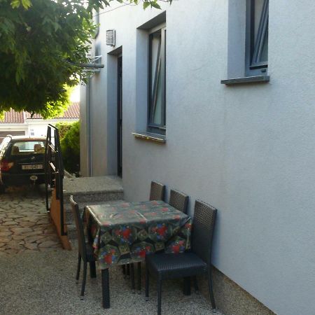 Apartment Branimir Omišalj Eksteriør billede
