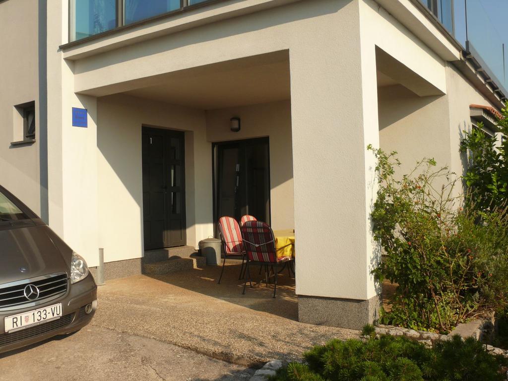 Apartment Branimir Omišalj Eksteriør billede